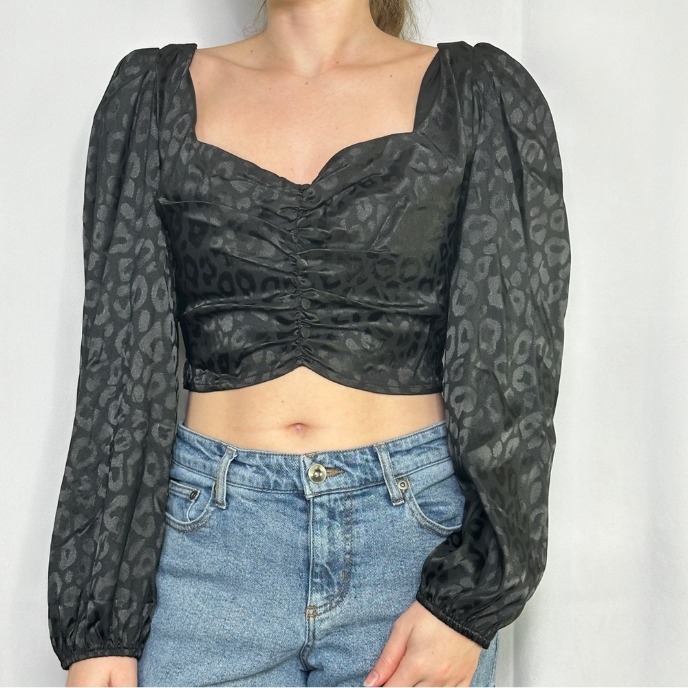 BCBGeneration Zellie Cheetah Blouse Long Sleeve Fitted Animal Print Cropped